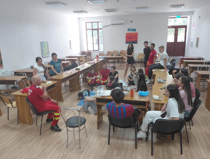 Voluntari ISU Mehedinti finalizare curs prim ajutor Salvator din pasiune